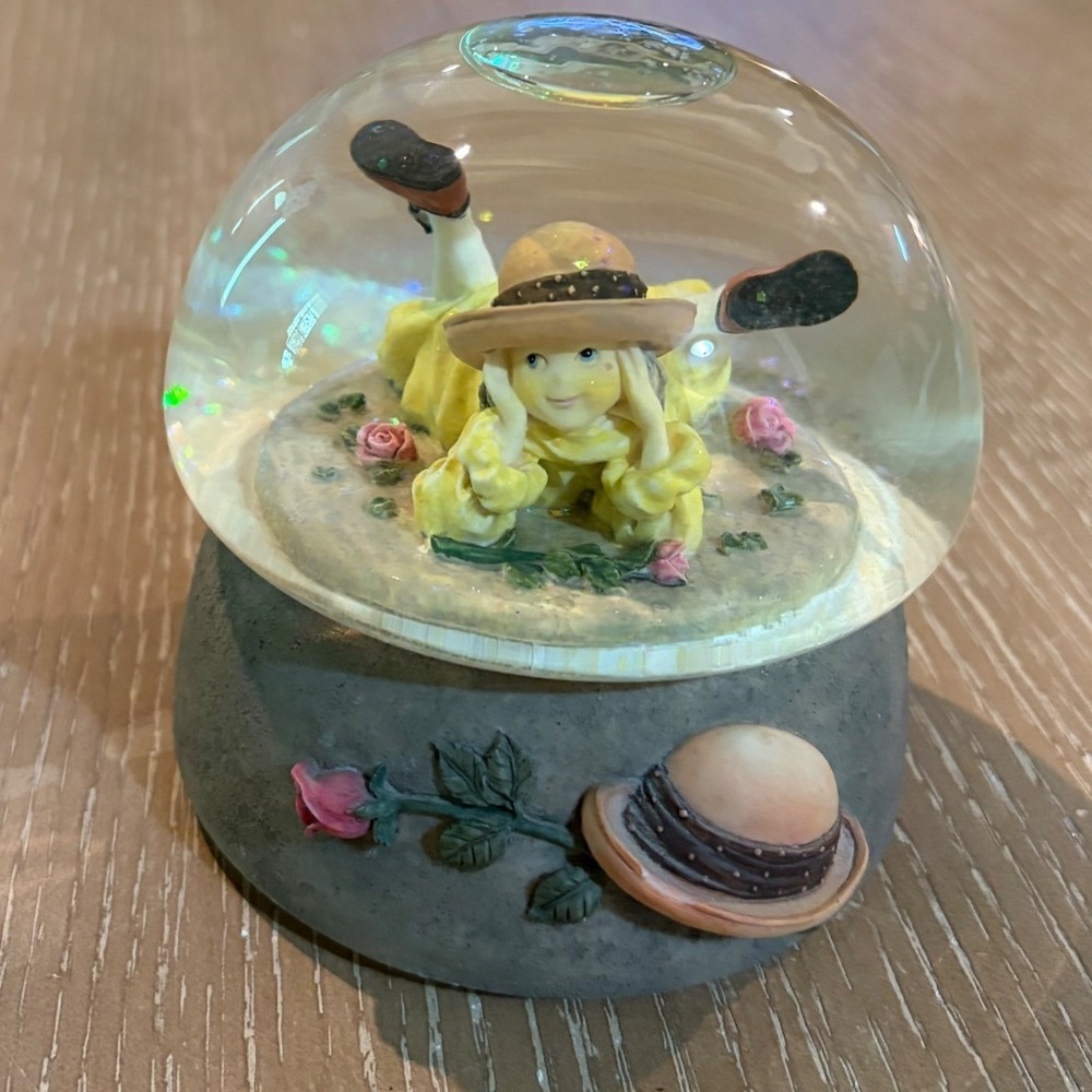 Westland Kim Andersonโ Forever Young Musical Snow Globe 6231 Pretty Girl Flower